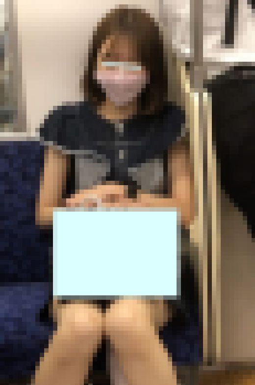 考えられないくらい大股開きになる美女　サンプル画像1