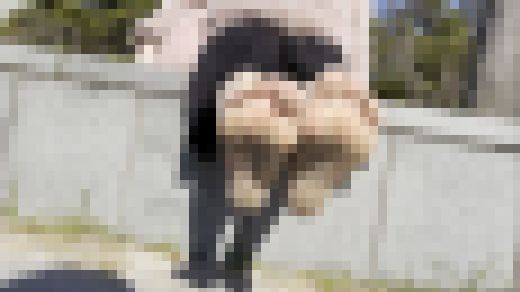 【完全裸足】第17弾！裸足で公園や街中を歩く女性 part2　サンプル画像2