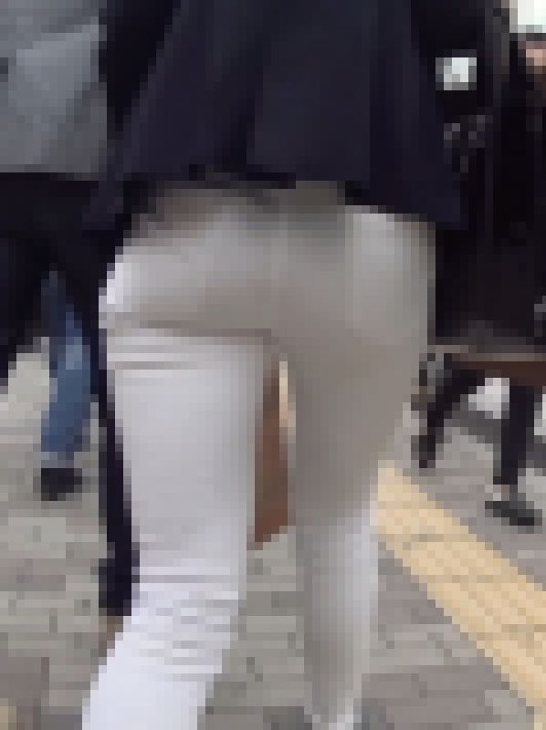 ピタピタ白パン営業OLさんの肉尻！ サンプル画像