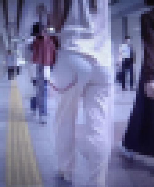 お姉さん系の清楚美女が肌感触が良さそうな超薄いペラペラピタパンでお尻をムニュムニュさせて歩いてるよ　サンプル画像3