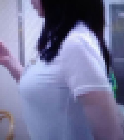 超極薄ペラペラピタTシャツを着た巨乳清楚系美女の横チチがエロい サンプル画像3