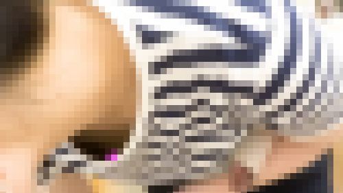 #303　ムチムチボディが妙にエロいお姉さんの胸元調査　サンプル画像1