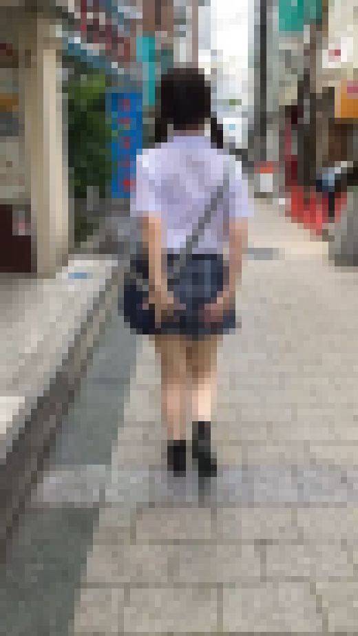 ☆ドスケベ青チェ制服女子盗撮☆顔撮影あり　サンプル画像3