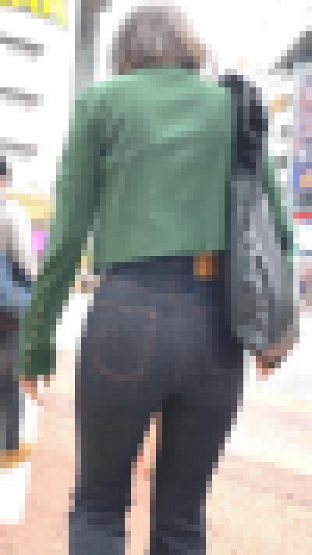 0070【美尻デニム】近くで見たい美尻デニムお姉さん サンプル画像