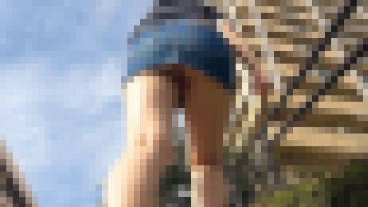 ミニスカ&Tバックをローアングルで接写　サンプル画像2