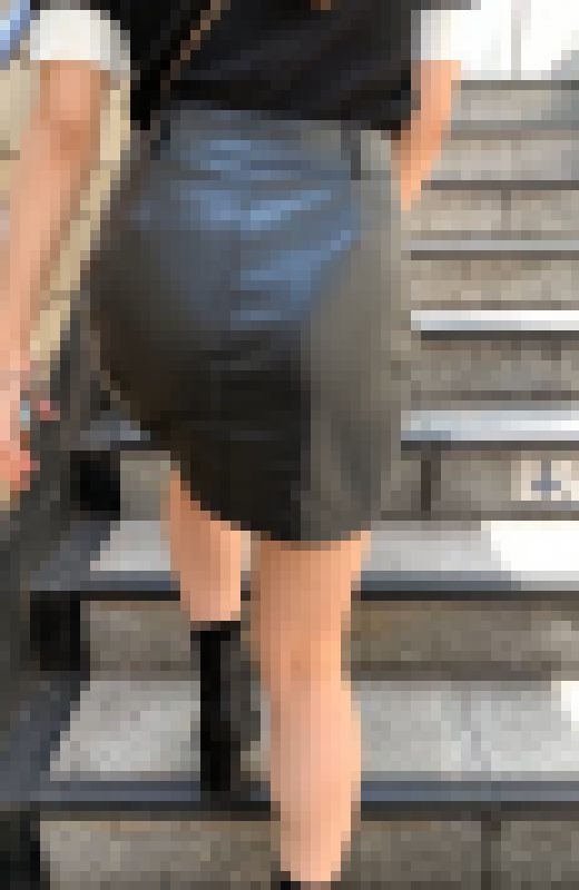 【再販商品SALE】レザータイトミニスカートを履いた美脚で最高のエロ女子大生。むっちりエロ尻で甘い汁を出しそうでエロい【35】 サンプル画像2