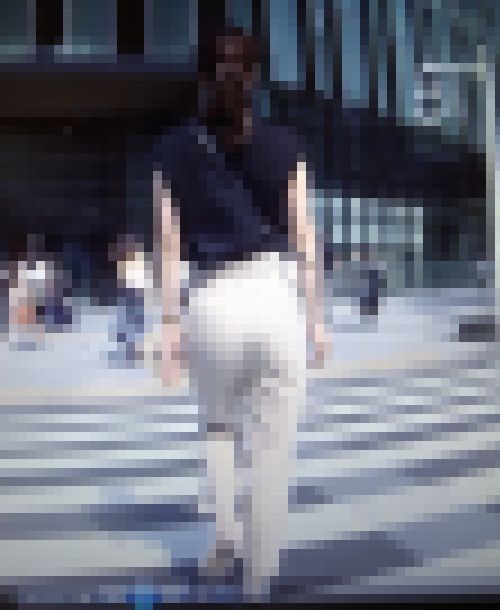 ポニーテールが似合う美人ＯＬの昼休み中に歩いてる後ろ姿がエロい　サンプル画像1