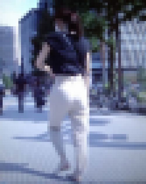ポニーテールが似合う美人ＯＬの昼休み中に歩いてる後ろ姿がエロい　サンプル画像2