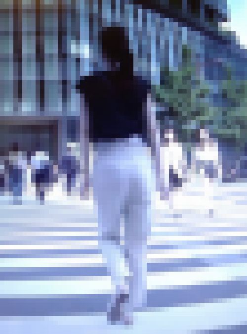 ポニーテールが似合う美人ＯＬの昼休み中に歩いてる後ろ姿がエロい　サンプル画像3