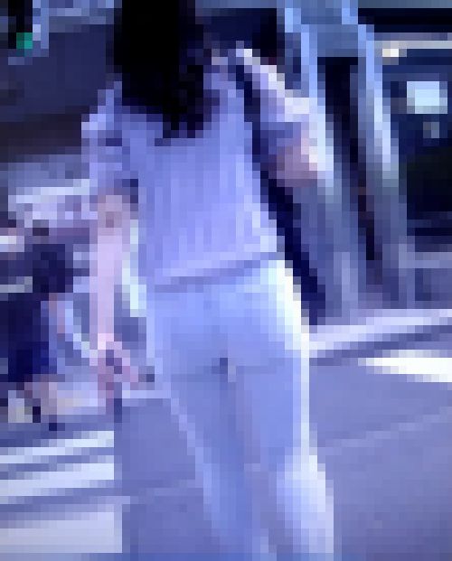 超プリモッコリ美巨尻の激カワ美女がピタピタスキニーデニム履いて歩いてるよ　サンプル画像3