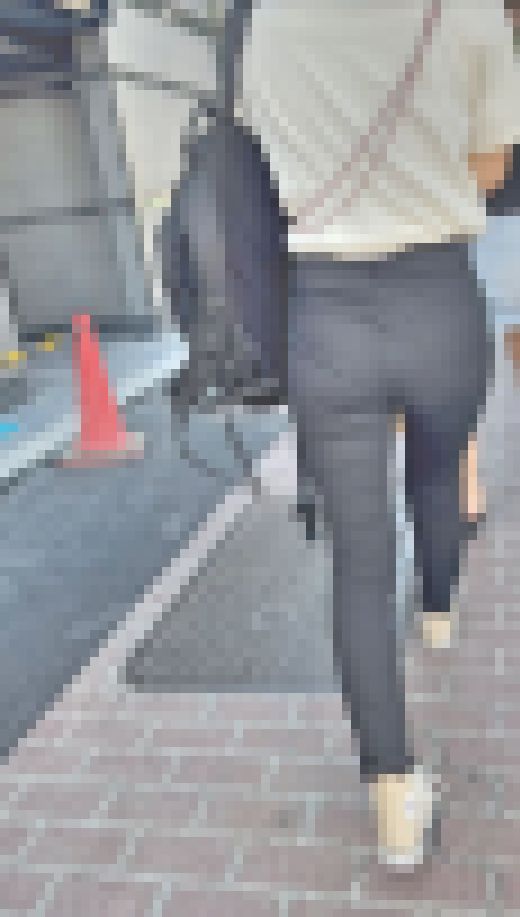 どっしりデカ尻とムニュッとした柔らかエロ尻のコンビネーションで男を誘惑! 下品な黒スキニーチノパン巨尻編+おまけ付き サンプル画像3