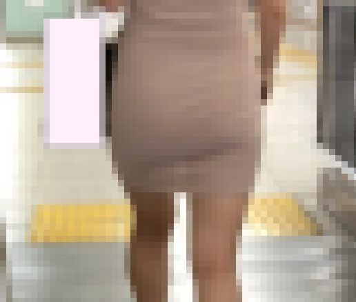 Tバック透けパツパツスカートエグい美女 サンプル画像