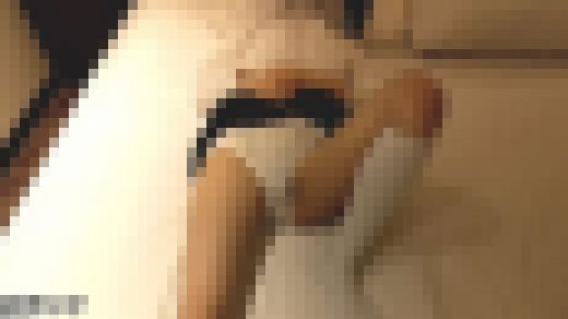 学校帰りの制服少女を脱がして下着姿に。そのまま初めての電マ責めでパンツのクロッチ粘液で濡らしてしまいました。フェラチオあり。　サンプル画像1