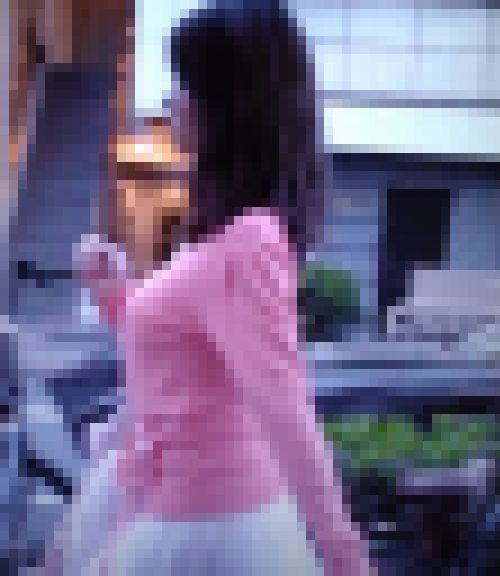 超美爆乳で最高級美形美女が横チチ突き出して歩く姿がもうたまりません　サンプル画像1