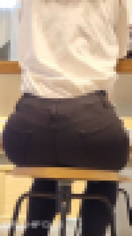 【黒デニム】ムッチリしたお尻とパンティーライン3 サンプル画像