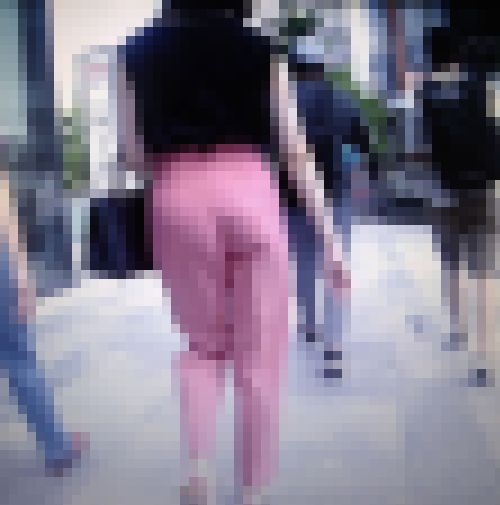 大きなお尻の清楚系美少女がピンクのピタパン履いて歩いてるよ　サンプル画像2