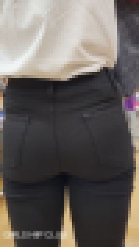 【黒デニム】ムッチリしたお尻とパンティーラインラスト サンプル画像