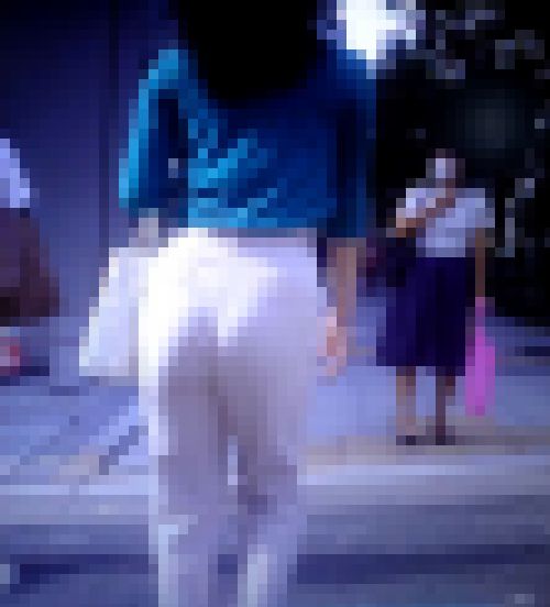 神爆鬼尻のクビレ美人ＯＬがピタパン履いてお尻を凄い角度に突き上げながら歩いてるよ　サンプル画像1