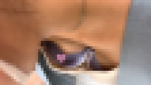 あやみ③ベンチで休憩編【胸チラ動画】清楚系ＯＬのB見えまくり　サンプル画像2