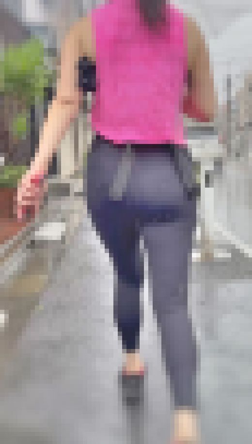 40代の高所得セレブママ降臨！フィットネスで鍛え上げた美ボディと見事な熟したデカ尻をムニュらせて男を挑発！下品なパッツンレギンス　サンプル画像2