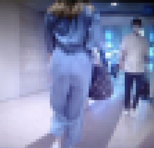 オシャレ系の美人ギャルがペラペラ薄パンで巨美尻プリンプリンさせて歩いてるよ　サンプル画像1