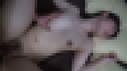 色白美乳の20歳フリーターが仲良しの彼氏に内緒で他人棒で突かれて快感に喘ぎまくる　サンプル画像3