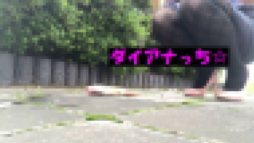 クラッシュ動画　生魚　8匹　屋外編【ピンク エナメルパンプス】 サンプル画像