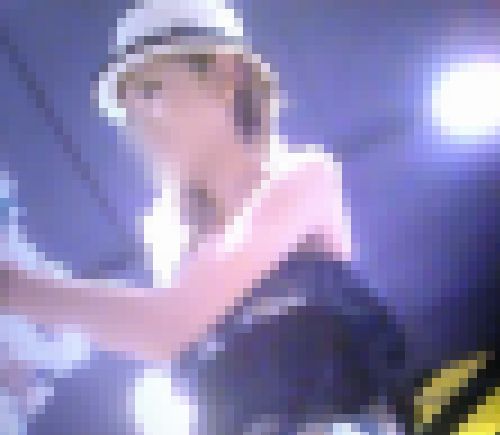 観光地にいたスタイル抜群美人ギャルのパンチラ　サンプル画像3