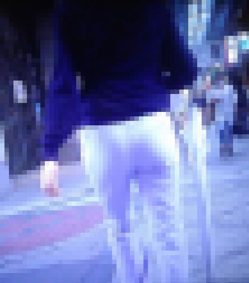 超プリ尻の激カワ美女がピタパン履いてＴライン出して歩いてるよ　サンプル画像1