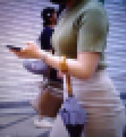 クビレ絶景からの美巨乳で美爆尻のショートカット美女が歩く姿がエロい サンプル画像