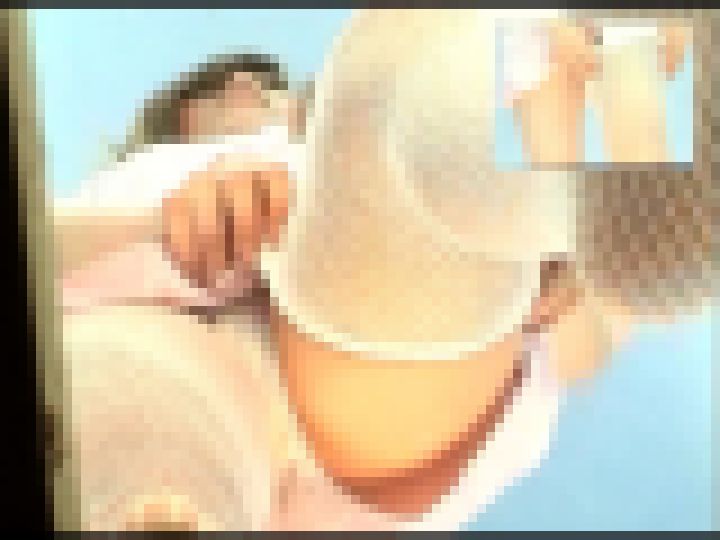 究極!更衣室床下潜り込みフリーハンド #001 サンプル画像