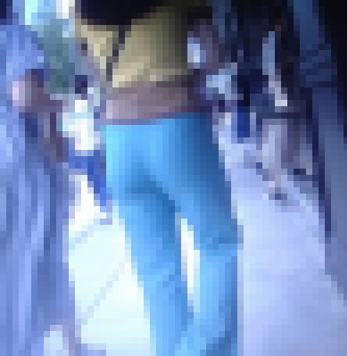 今時の若くて可愛い女の子がピタパン履いて歩いてるよ　サンプル画像2