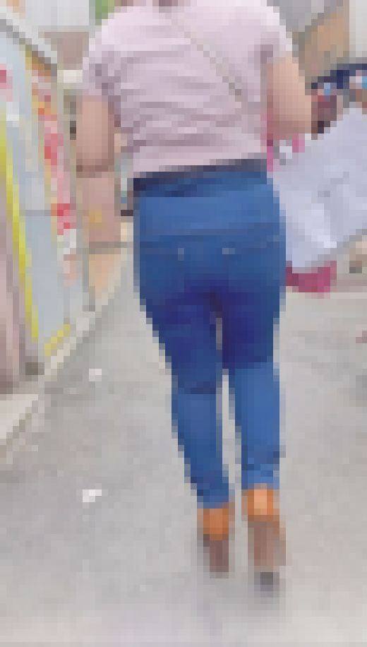 肉感ムッチリボディ＋はち切れそうな100センチ級のデカい出っ尻をムニュらせて男を誘惑！ 下品な爆尻スキニーデニムお姉さん編　サンプル画像1