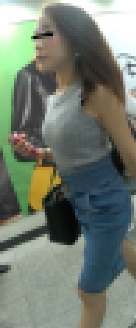 むき出し腋乳横乳ニットお姉様！！ サンプル画像