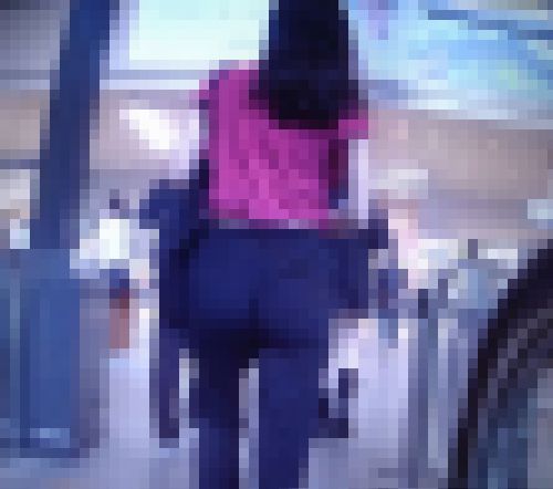 スタイル抜群のジョガパン清楚美女がお尻ムニュムニュしながら歩いてるよ　サンプル画像1