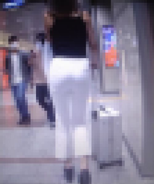 ルックス、スタイル、色気、美尻ピタパン感、全てが最上級美人ギャルが歩いてるよ サンプル画像