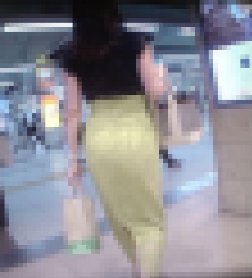 デパート勤務の超清楚系美人ＯＬがエロいラインを強調して歩いてるよ サンプル画像