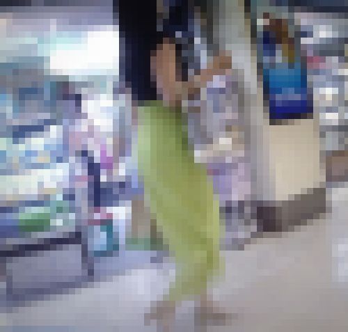 デパート勤務の超清楚系美人ＯＬがエロいラインを強調して歩いてるよ　サンプル画像3