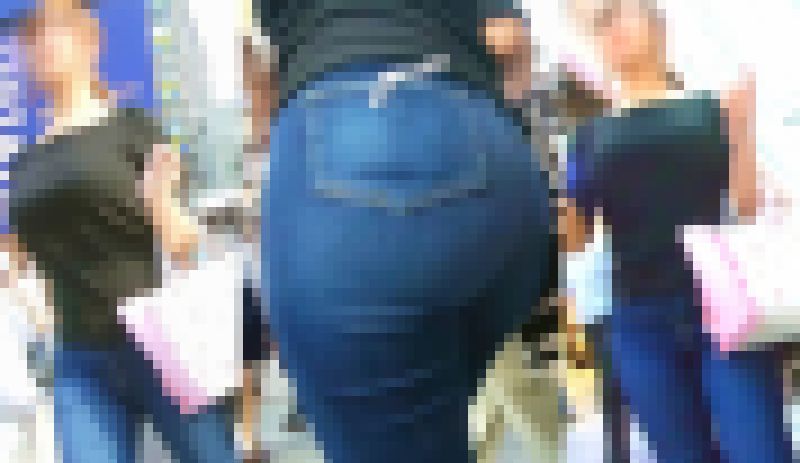 No.770おっぱいもお尻も小柄な体に似合わないボリュームっぷりのお姉さんに密着取材 サンプル画像