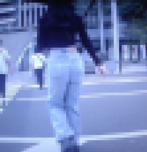 スタイル抜群激カワ美女がピタデニムで美巨尻パツらせて歩いてるよ　サンプル画像3