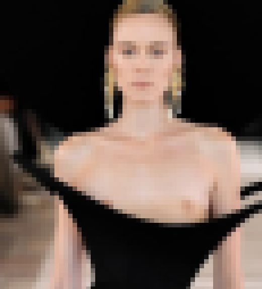 ファッションモデルの乳首　サンプル画像2