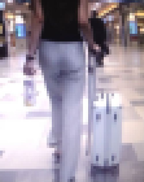 スタイル抜群超絶美人ギャルが薄ピタジョガパンで歩いてるよ　サンプル画像2