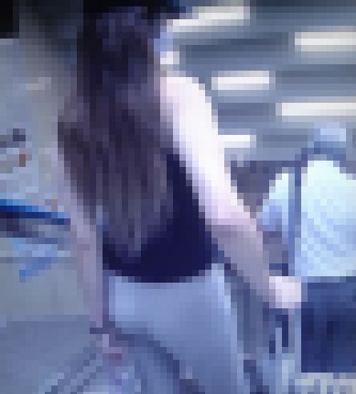 スタイル抜群超絶美人ギャルが薄ピタジョガパンで歩いてるよ　サンプル画像3