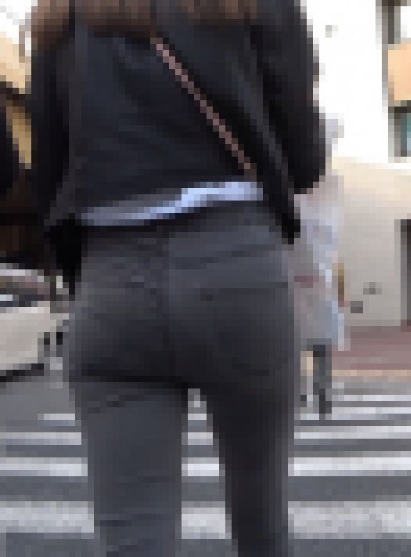 おかず729(爆尻長身お姉様のぐいぐいあがった尻!) サンプル画像