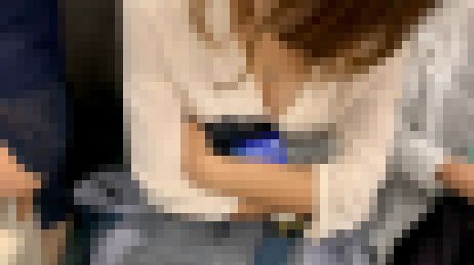 【胸チラHD画質】[寝てる　谷間　ブラ］🔍検索　サンプル画像2