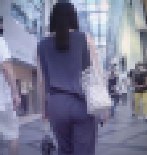 超清楚系美女がグレーの極薄ペラペラパンツ履いて下着ラインを浮き上がらせて美尻ふって歩いてるよ サンプル画像