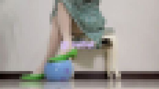 パンプスでボール転がし #1　サンプル画像3