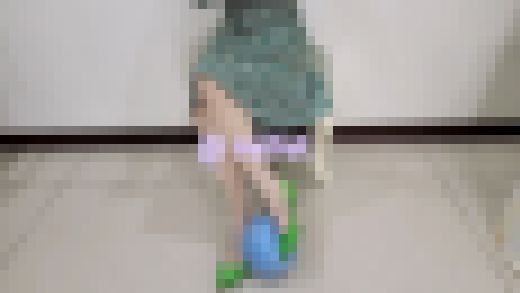 パンプスでボール転がし #2　サンプル画像1