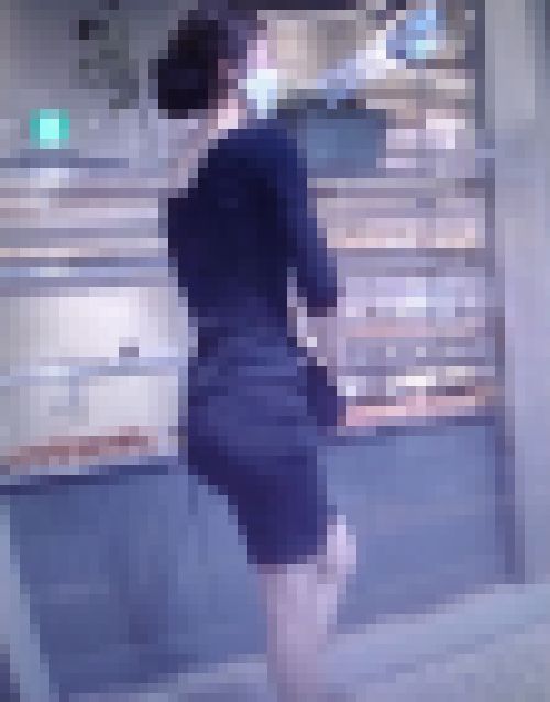 色気ＭＡＸの超絶フェロモン美女が高級ピタピタワンピ着て美尻突き出して歩いてるよ サンプル画像