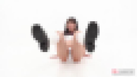 鈴音杏夏 真剣に挑む美少女のパンチラ！負けると罰ゲーム！5番勝負　サンプル画像2